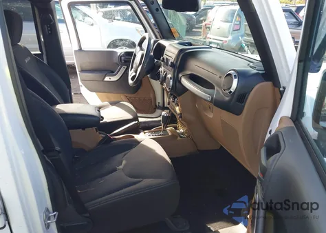 2016 Jeep Wrangler Unlimited Sahara z USA, uszkodzony, nr VIN 1C4HJWEG2GL156929